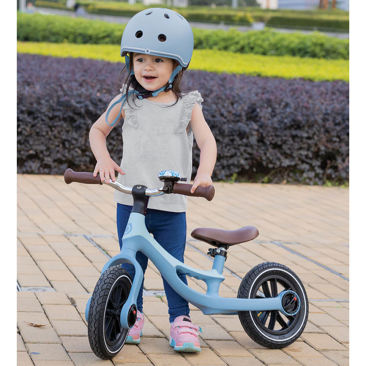 Globber Go Bike Elite Air in Pastel Blue (3+ Years) - Image 4