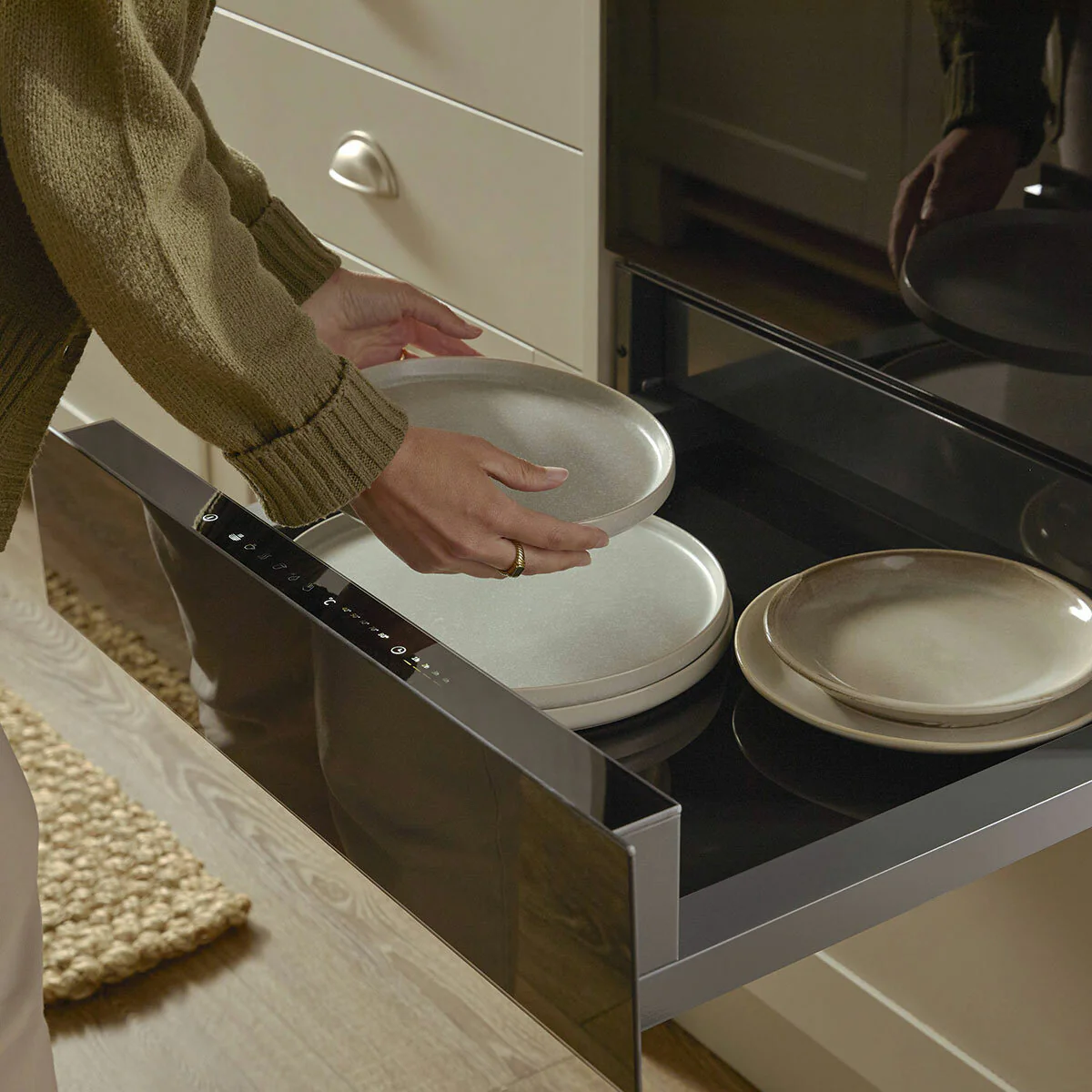 Hisense WDH14BG Built-In Warming Drawer with Touch Control, in Jet Black - Image 2