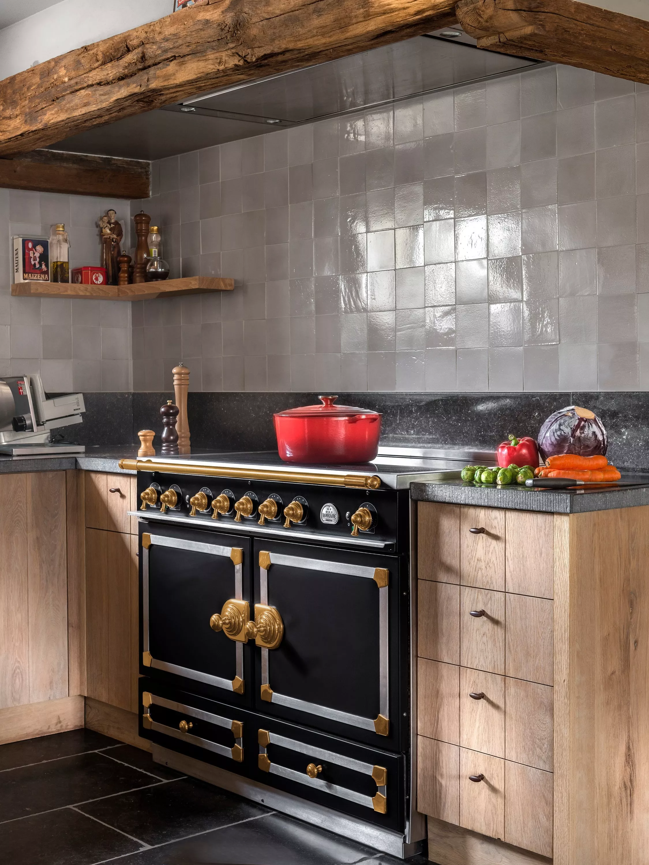 La Cornue CornuFe 110cm Electric Range Cooker with Induction Hob, Brilliant Black/Brass Stainless Steel - Image 2