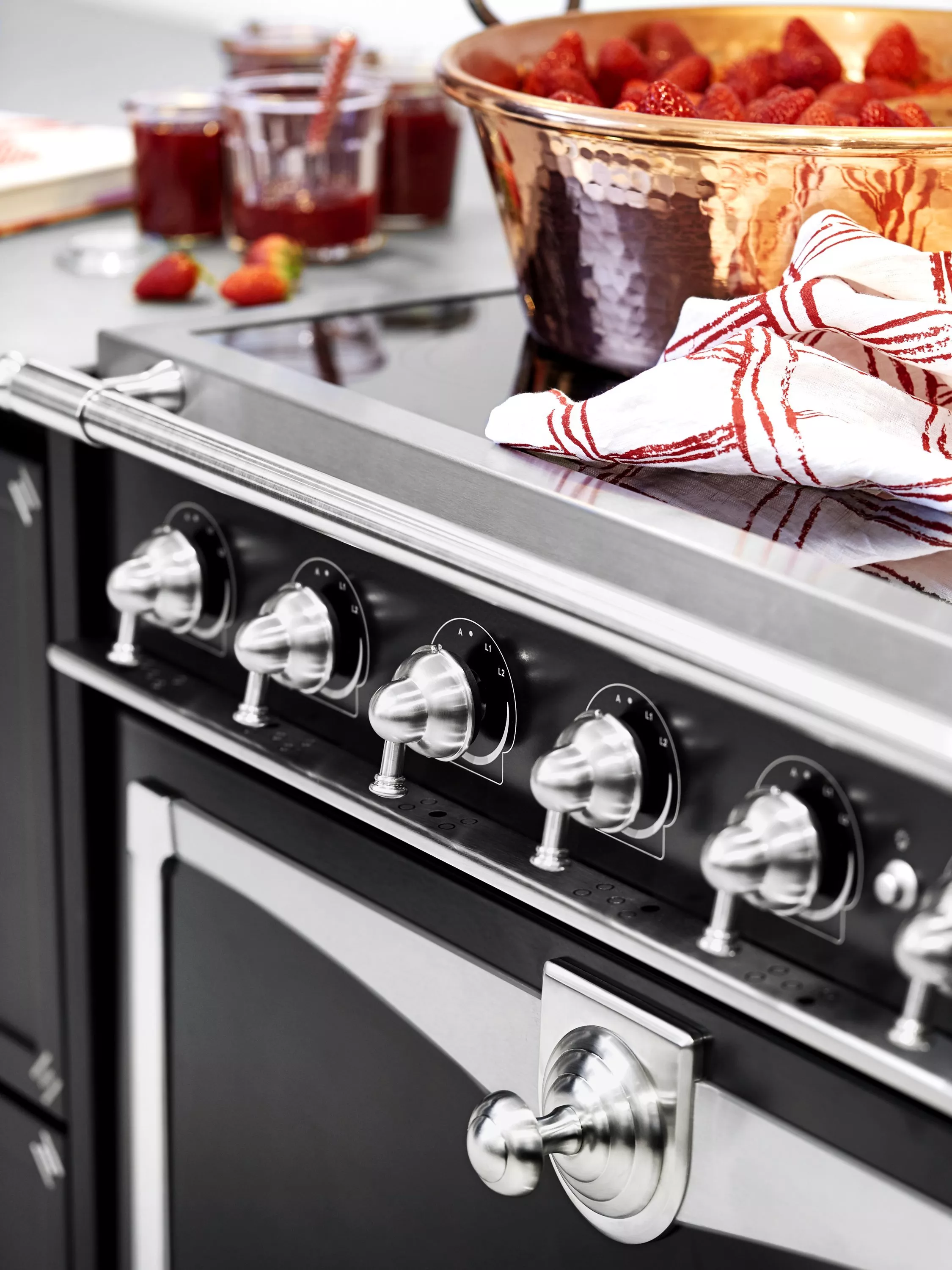 La Cornue CornuFe AlberTine 90cm Electric Range Cooker with Induction Hob, Brilliant Black/Chrome Stainless Steel - Image 3