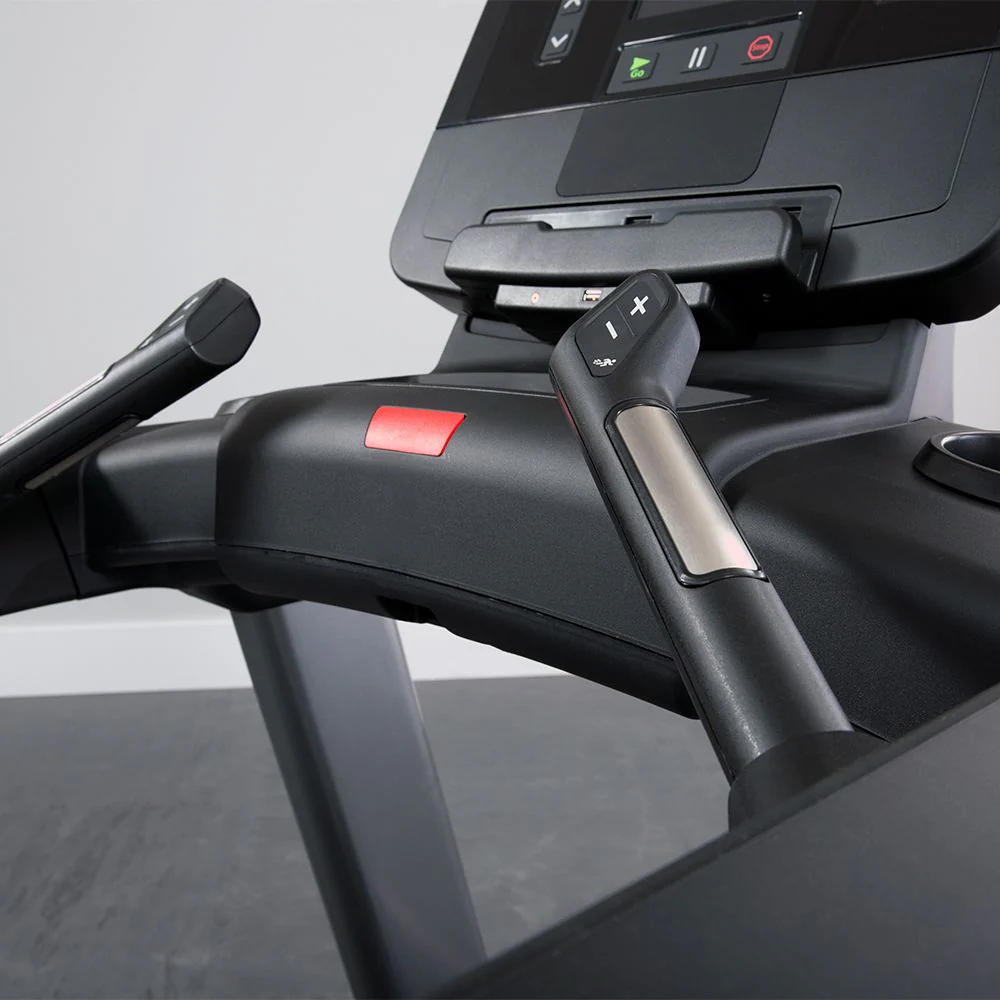 Life Fitness Club Series+ Treadmill - Image 7