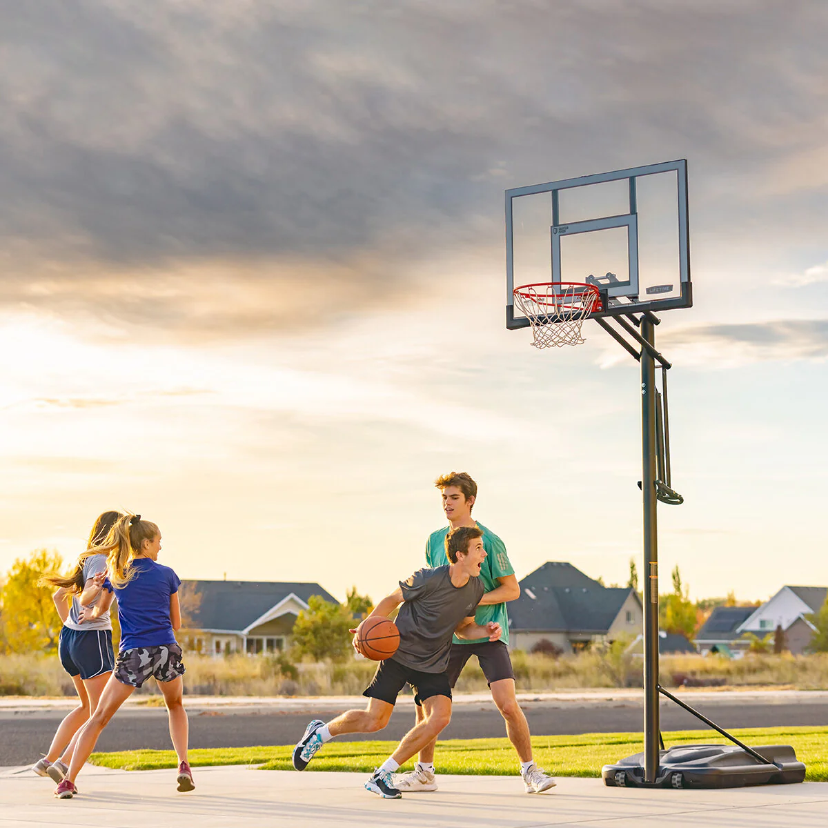 Lifetime 52 Inch (132cm) Power Lift XI Portable Basketball Hoop System - Image 2