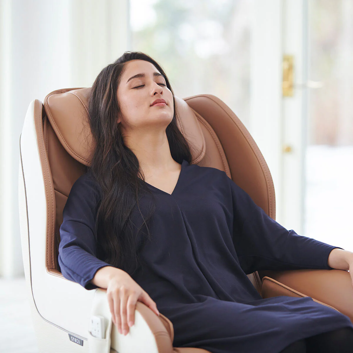 SYNCA CirC+ Massage Chair in Beige - Image 2